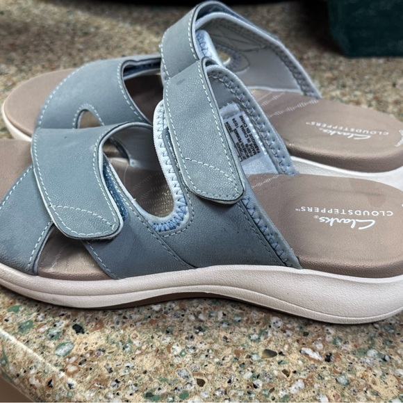 Clarks Women's Light Gray Double-Strap Comfort Sandals size 6 - Picture 2 of 4